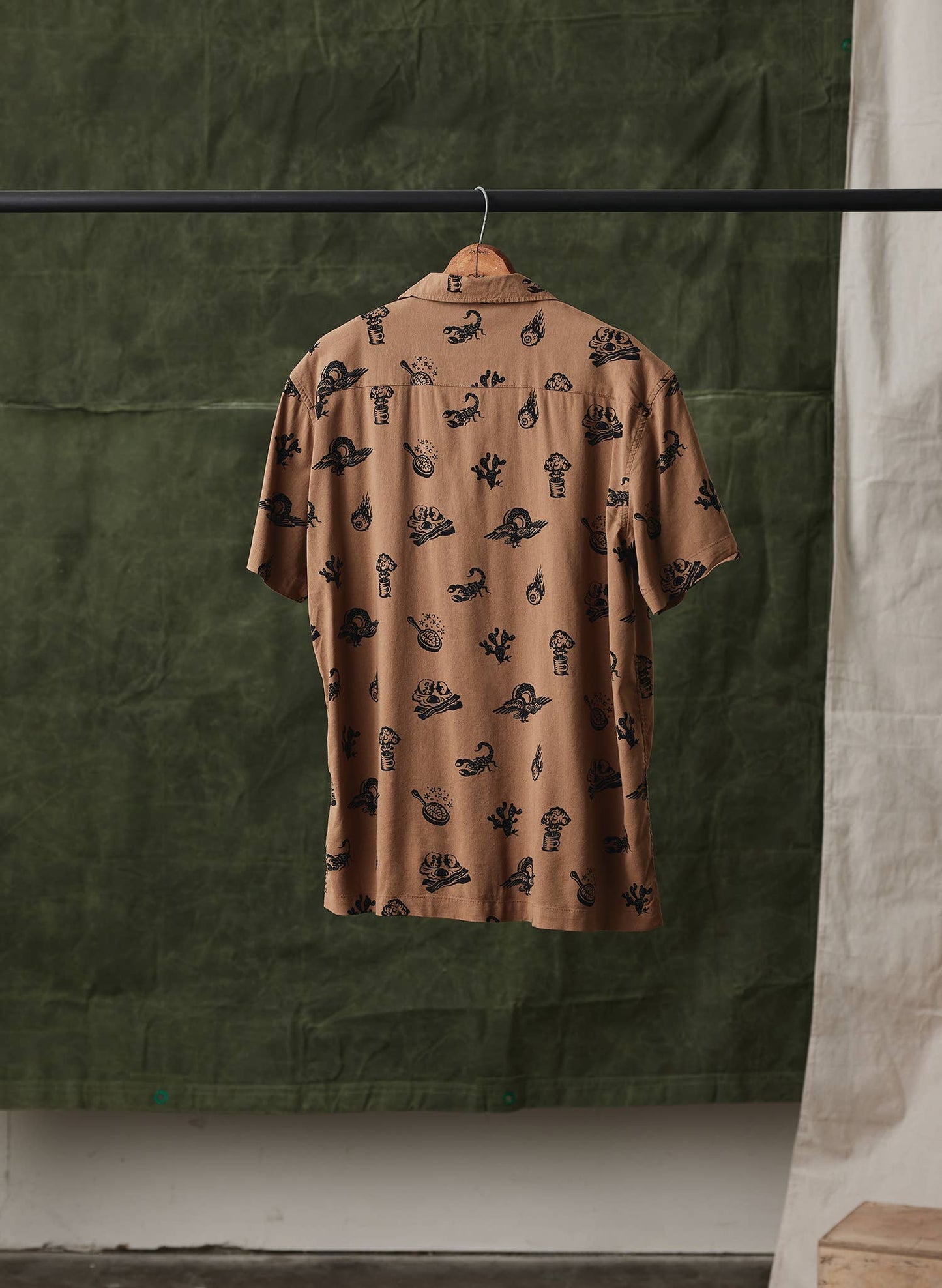 Mens Silverfall Brain Fried Desert Buttondown Shirt