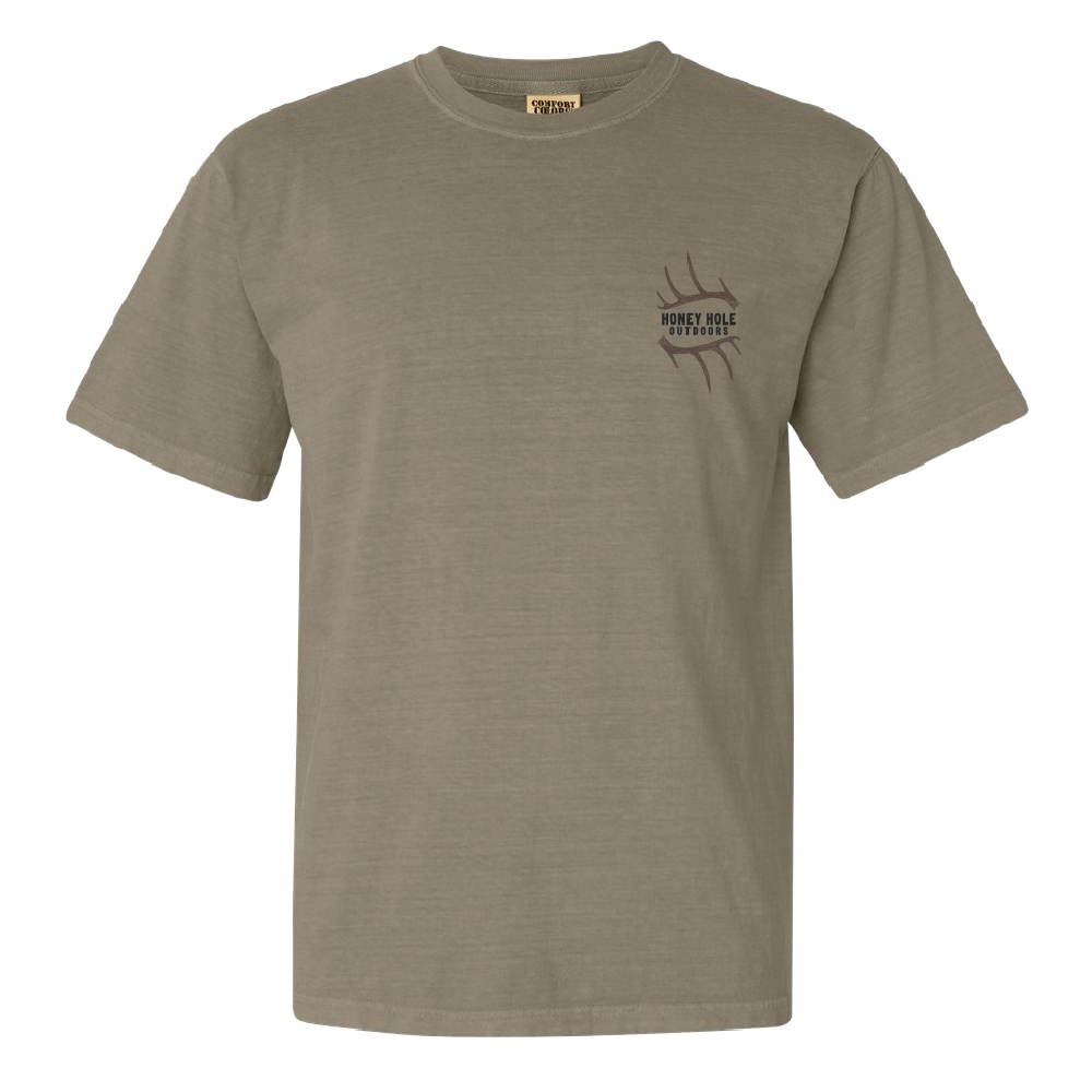 Mens Honey Hole Skull Mount Tee
