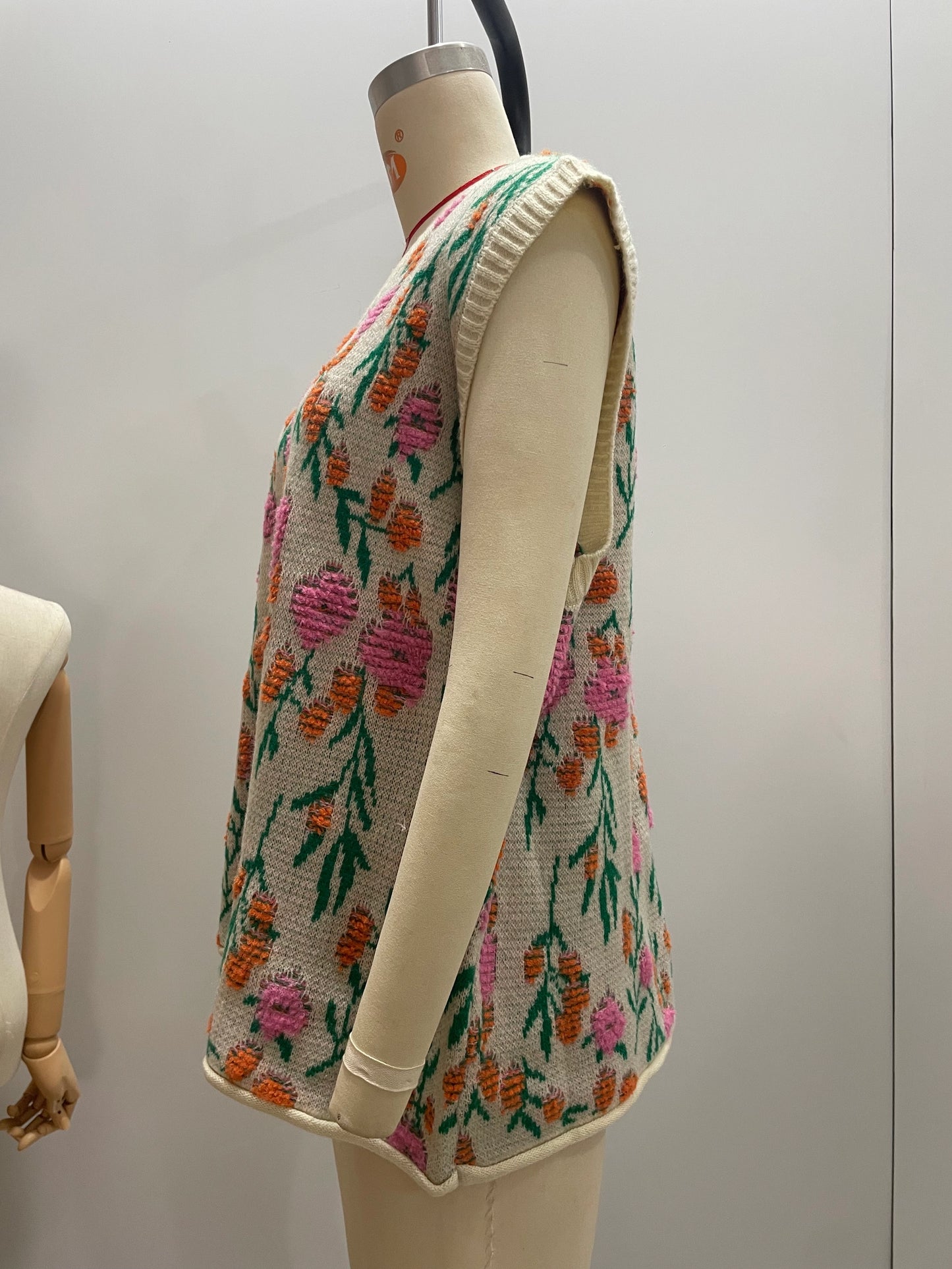 Brynn Floral Oversized Sweater Vest (Plus Size)