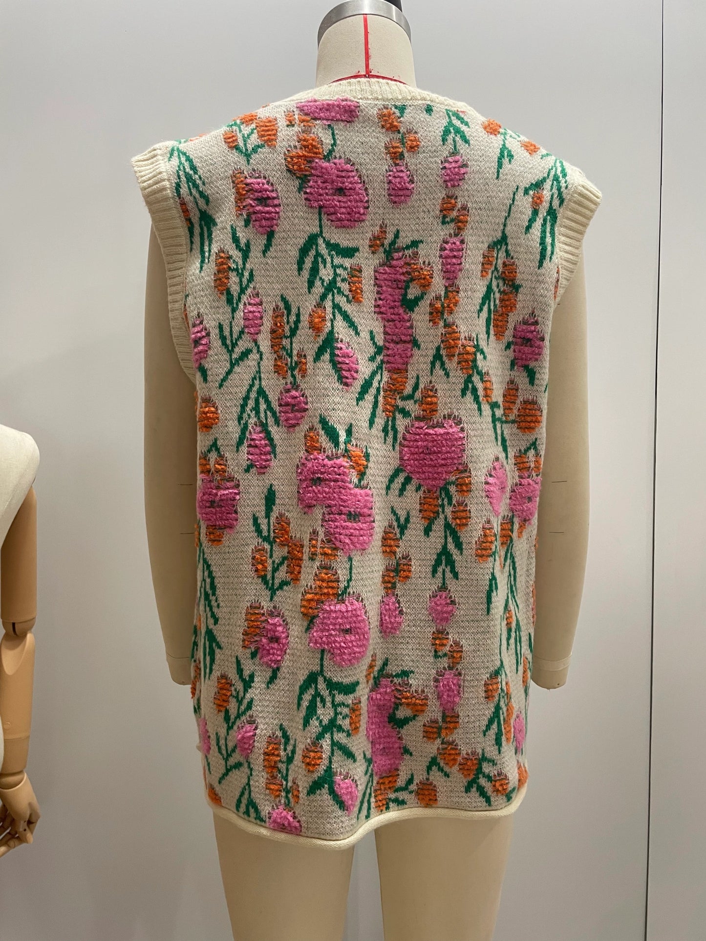 Brynn Floral Oversized Sweater Vest (Plus Size)